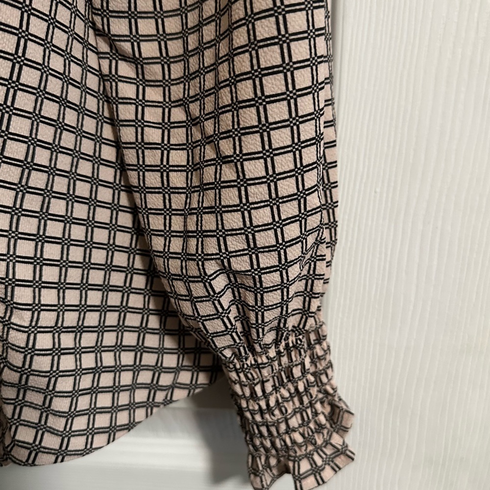 Adrianna Papell Pink Wrap style top. Great Sleeves. Modesty Button Size XL - Picture 2 of 4